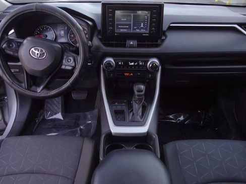 Used 2021 Toyota RAV4 XLE image 12