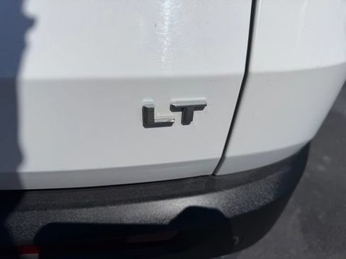 Used 2024 Chevrolet Traverse LT FWD image 9