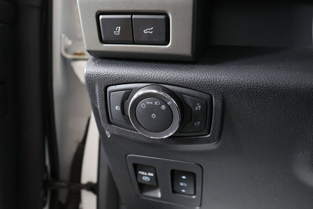 Used 2018 Ford Expedition Max XLT w/ Equipment Group 202A AWD/4WD image 34