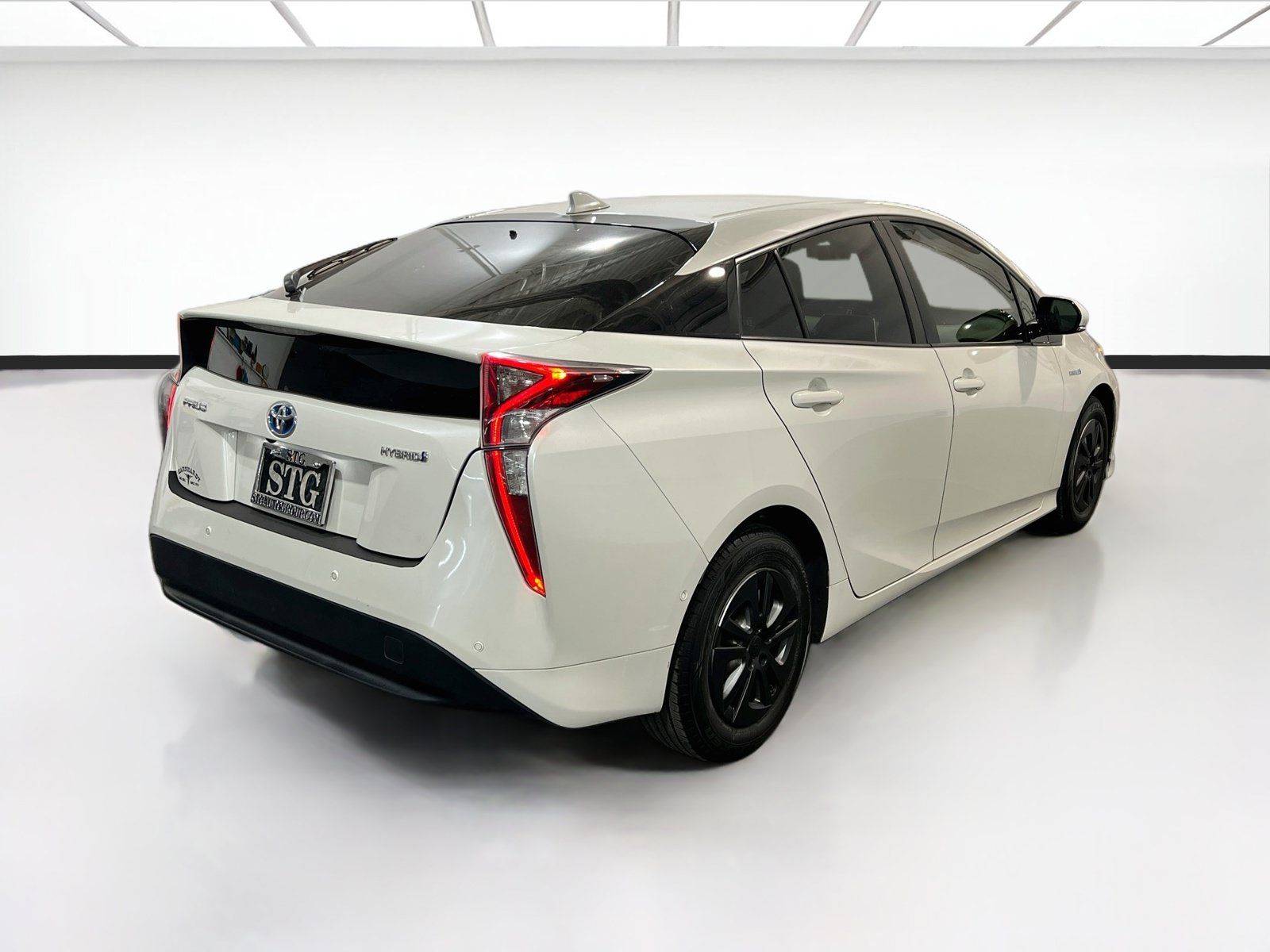 Used 2018 Toyota Prius Two w/ Prius Two Safety Plus Package FWD image 4