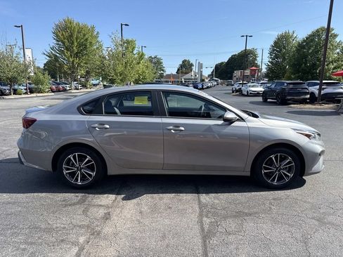 Used 2023 Kia Forte LXS FWD image 7