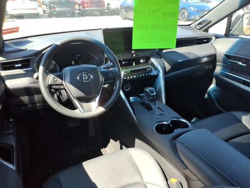 Certified 2023 Toyota Venza XLE image 9