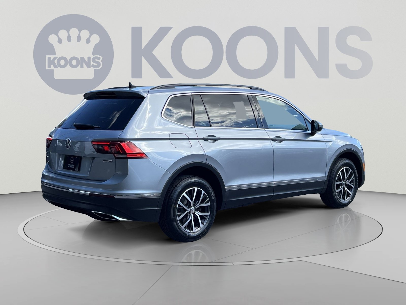 Used 2020 Volkswagen Tiguan SE w/ Panoramic Sunroof Package AWD/4WD image 11