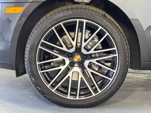 Certified 2026 Porsche Macan AWD/4WD image 33