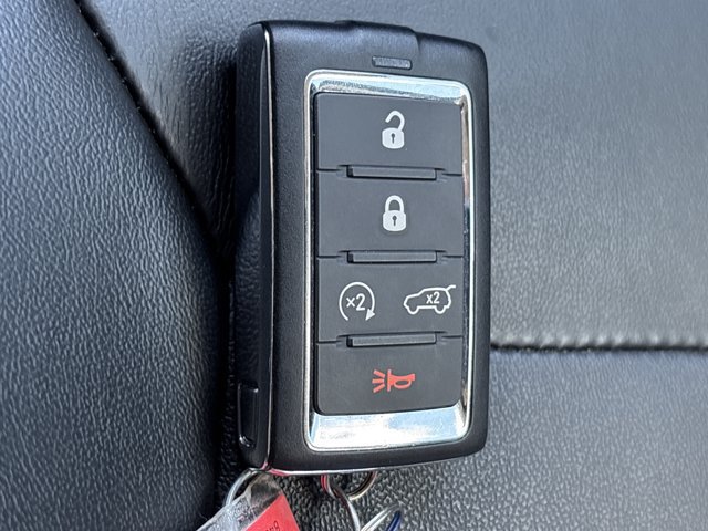 Used 2023 Jeep Grand Cherokee Limited w/ Black Appearance Package AWD/4WD image 42