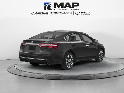 Used 2017 Toyota Avalon Touring FWD image 2
