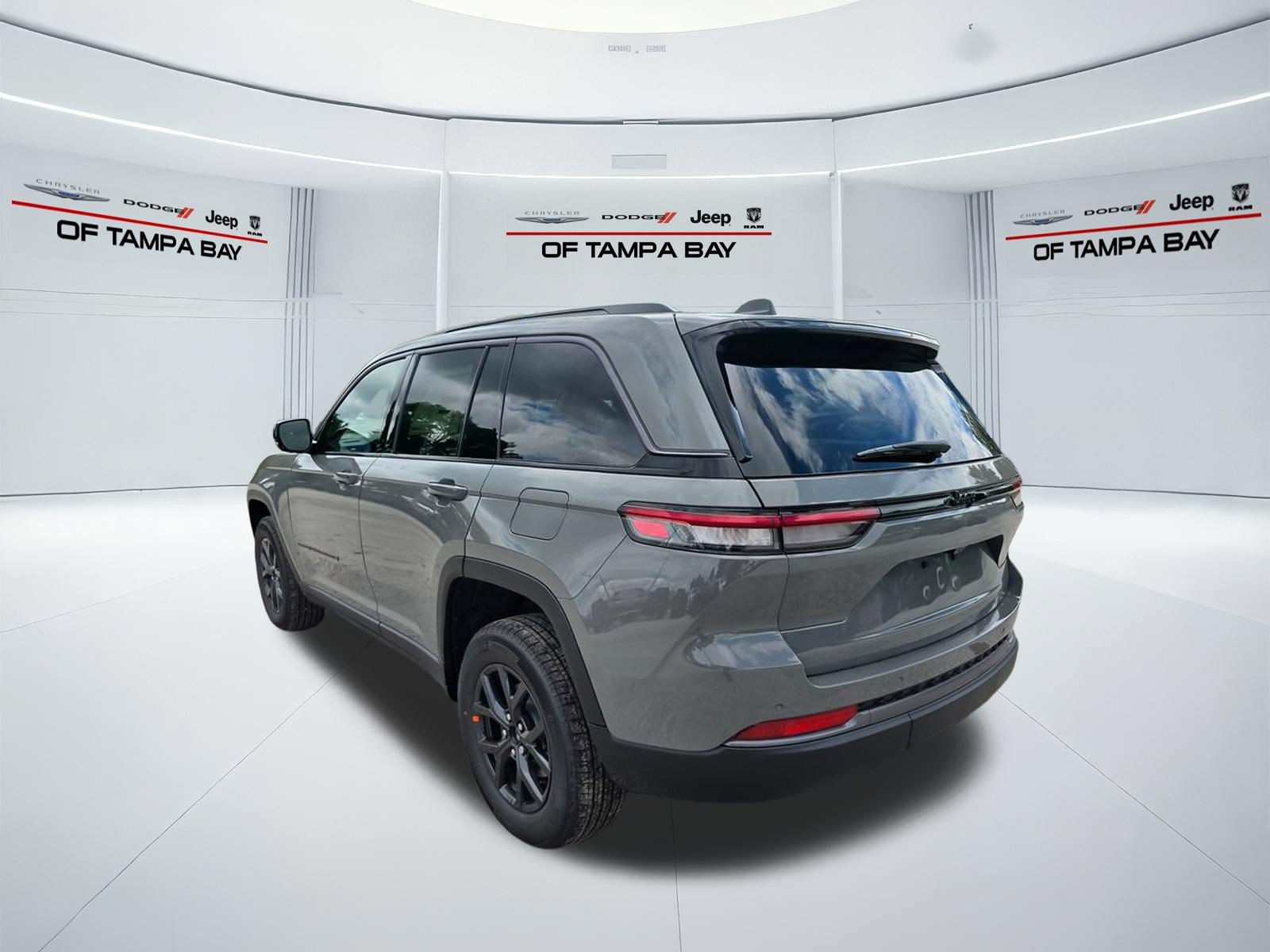 New 2027 Jeep Grand Cherokee Altitude RWD image 4