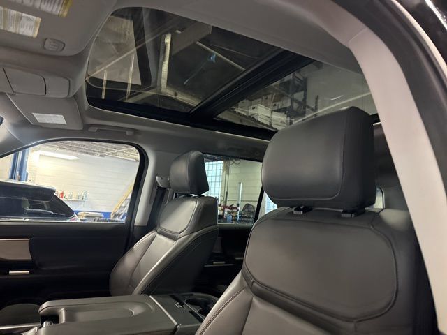 Used 2025 Ford Expedition Active AWD/4WD image 16