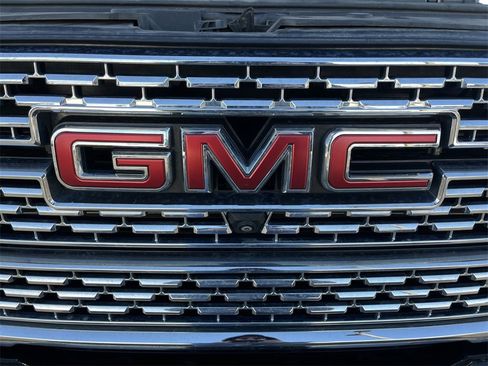 Used 2022 GMC Sierra 2500 Denali w/ Denali Black Diamond Edition image 32