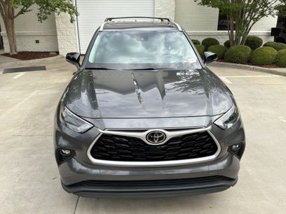 Used 2023 Toyota Highlander XLE