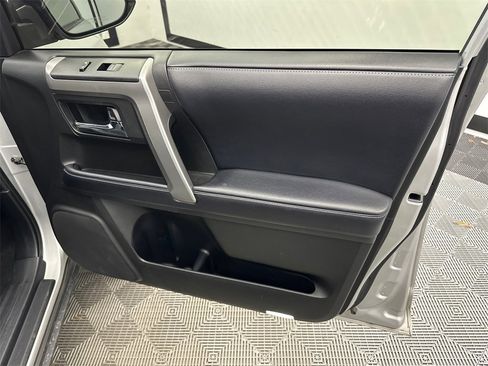 Used 2018 Toyota 4Runner SR5 Premium image 15