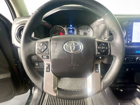 Used 2022 Toyota Tacoma SR5 w/ Technology Package RWD image 17