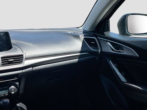 Used 2018 MAZDA MAZDA3 Touring FWD image 25