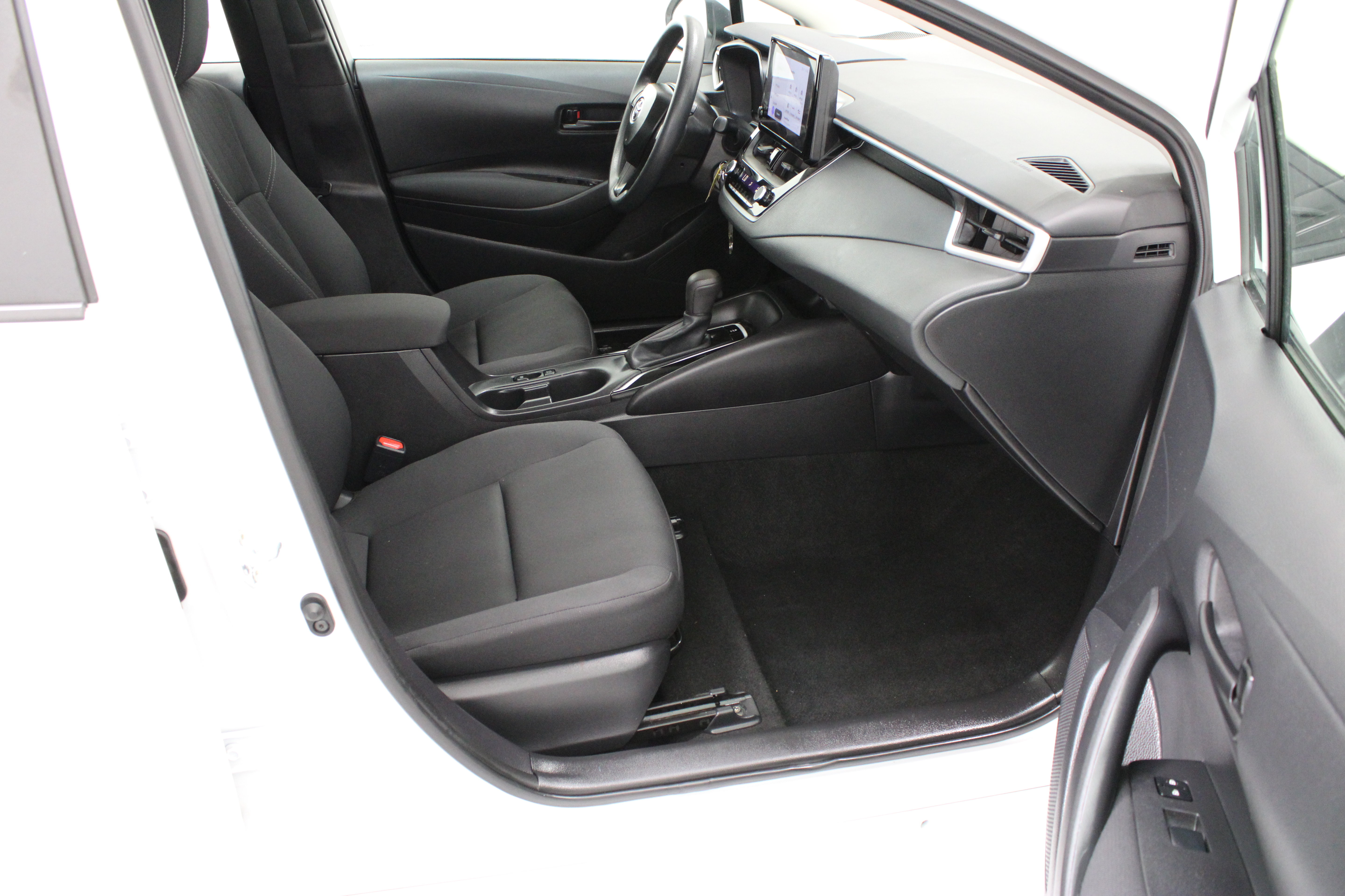 Certified 2025 Toyota Corolla LE FWD image 33
