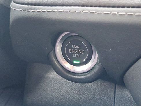 Used 2025 Chevrolet Suburban Z71 image 8