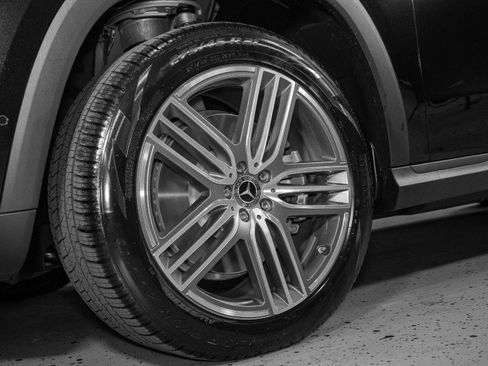 New 2026 Mercedes-Benz GLS 450 4MATIC image 32