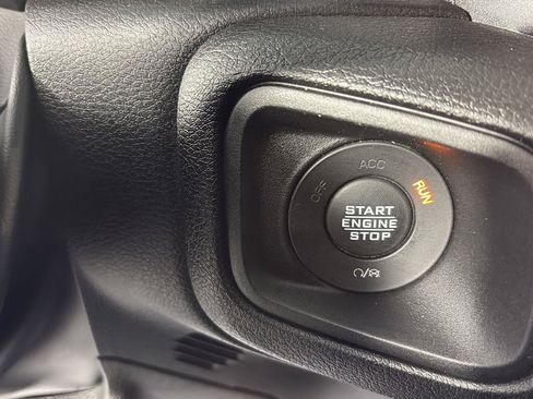 Used 2024 Jeep Wrangler Unlimited w/ Convenience Group AWD/4WD image 28