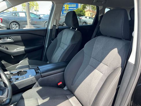 Used 2025 Nissan Rogue SV FWD image 38
