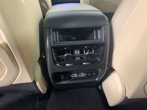 Used 2023 Jeep Grand Cherokee 4WD 4xe w/ Luxury Tech Group II image 34