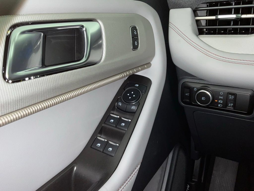 New 2026 Ford Explorer Active w/ Active Comfort Package RWD image 21