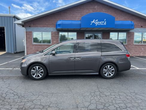 Used 2016 Honda Odyssey Touring Elite image 3
