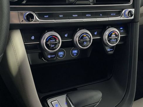 Used 2023 Genesis G70 2.0T AWD/4WD image 23