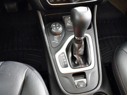 Used 2017 Jeep Cherokee Trailhawk w/ Comfort/Convenience Group image 45