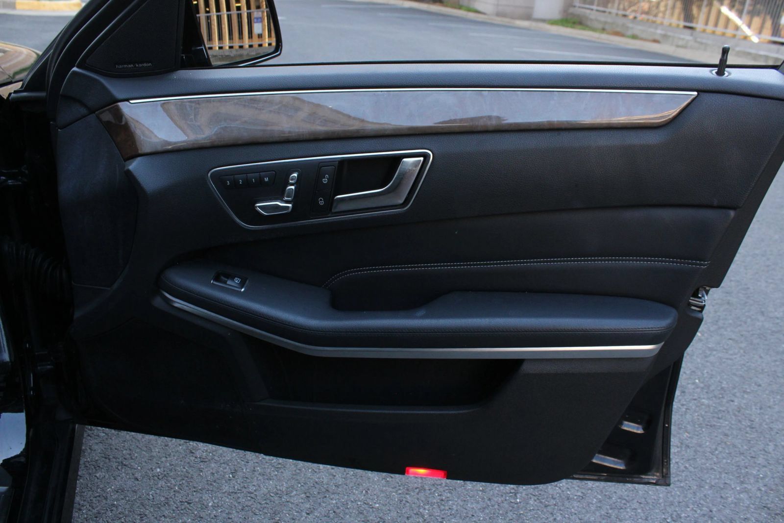 Used 2015 Mercedes-Benz E 350 4MATIC Sedan image 27