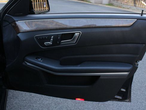 Used 2015 Mercedes-Benz E 350 4MATIC Sedan image 27