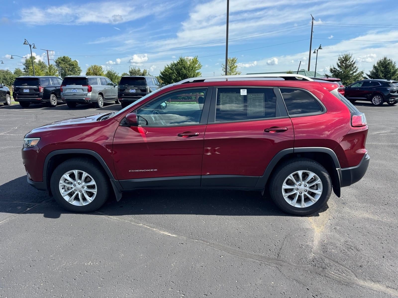 Used 2020 Jeep Cherokee Latitude w/ Cold Weather Group AWD/4WD image 2