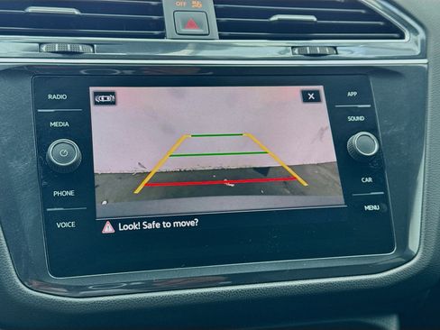 Used 2022 Volkswagen Tiguan SE R-Line FWD image 10