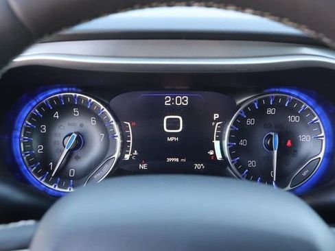 Used 2025 Chrysler Pacifica Select image 11