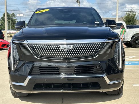 Certified 2025 Cadillac Escalade IQ Luxury 2 w/ LPO, Premium Carpet Package AWD/4WD image 2
