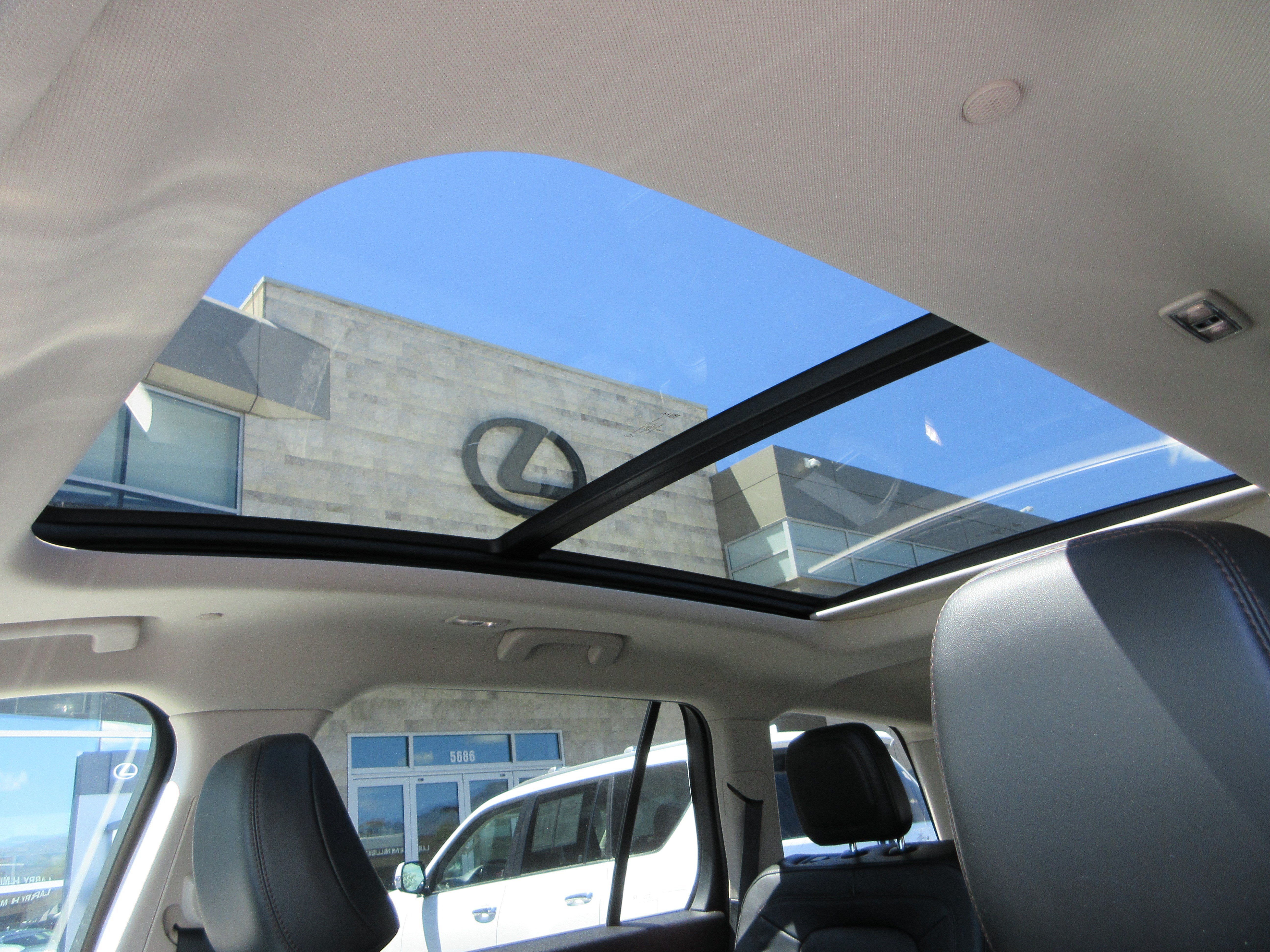 Used 2024 Lincoln Aviator Reserve AWD/4WD image 19