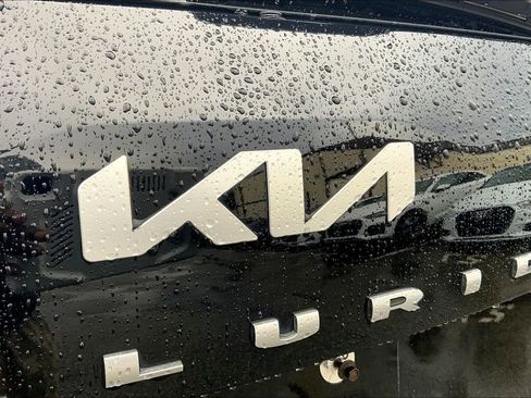 Used 2022 Kia Telluride LX image 32