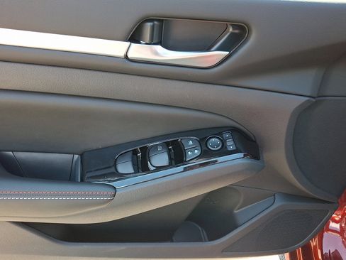 New 2025 Nissan Altima 2.5 SR w/ SR Premium Package image 8