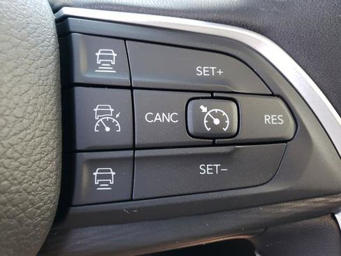 New 2025 Jeep Grand Cherokee Altitude image 18