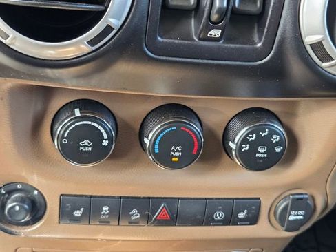 Used 2016 Jeep Wrangler Unlimited Sahara w/ Connectivity Group image 16