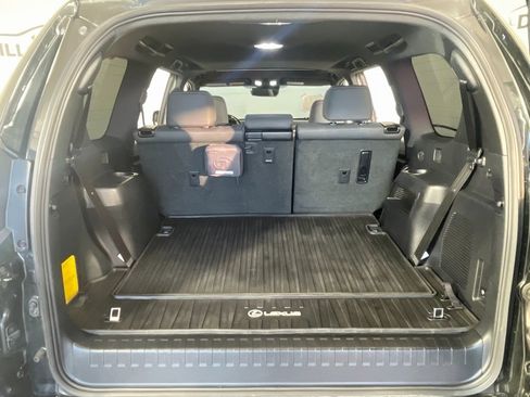 Used 2023 Lexus GX 460 Premium w/ Premium Package image 7