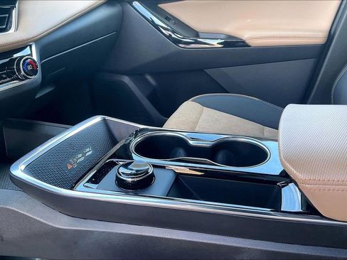 Used 2025 Chevrolet Equinox ACTIV w/ Safety and Technology Package image 21