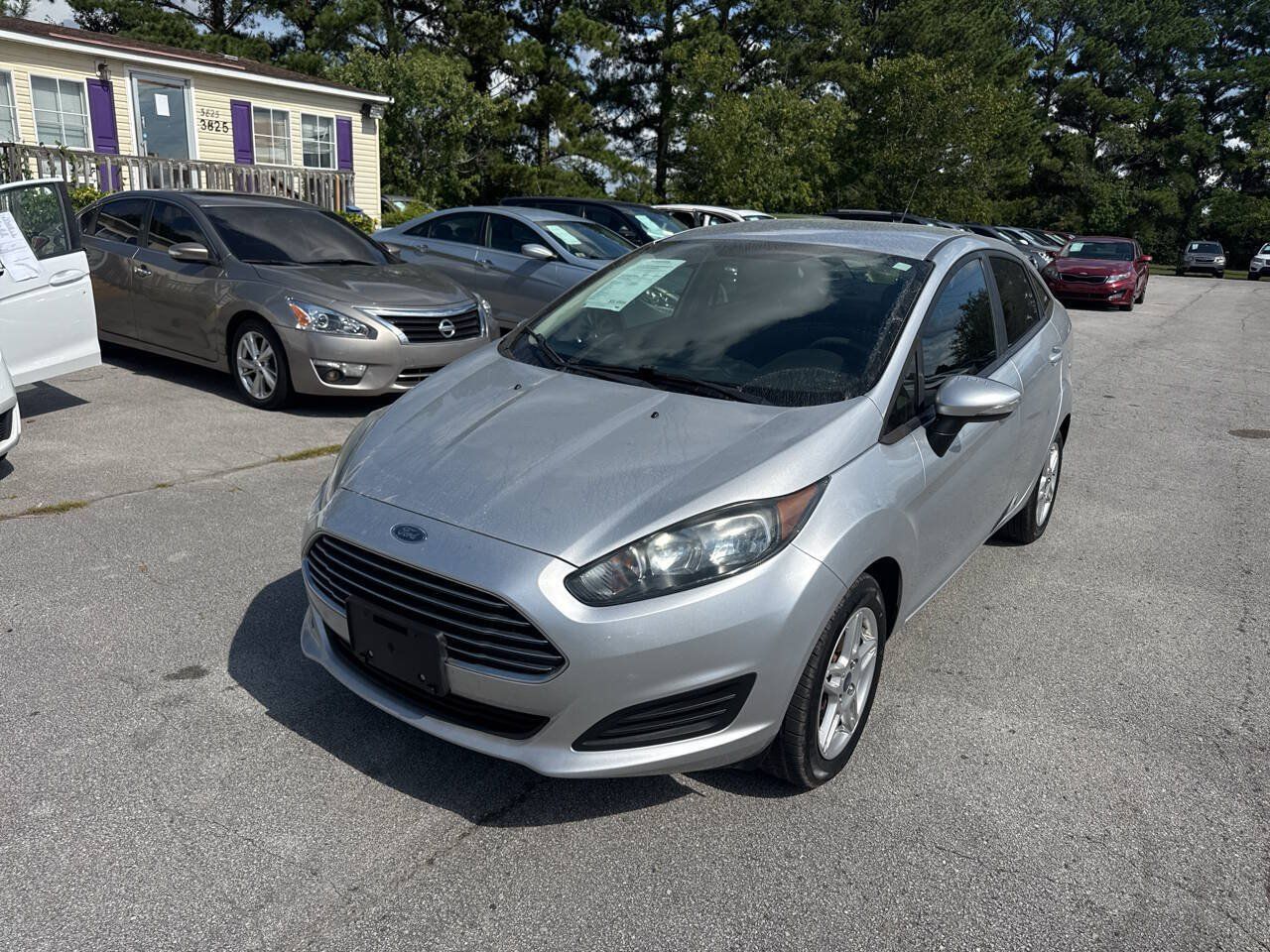Used 2018 Ford Fiesta SE w/ Cold Weather Package FWD image 1