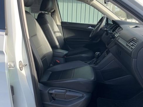 Used 2021 Volkswagen Tiguan SE image 33