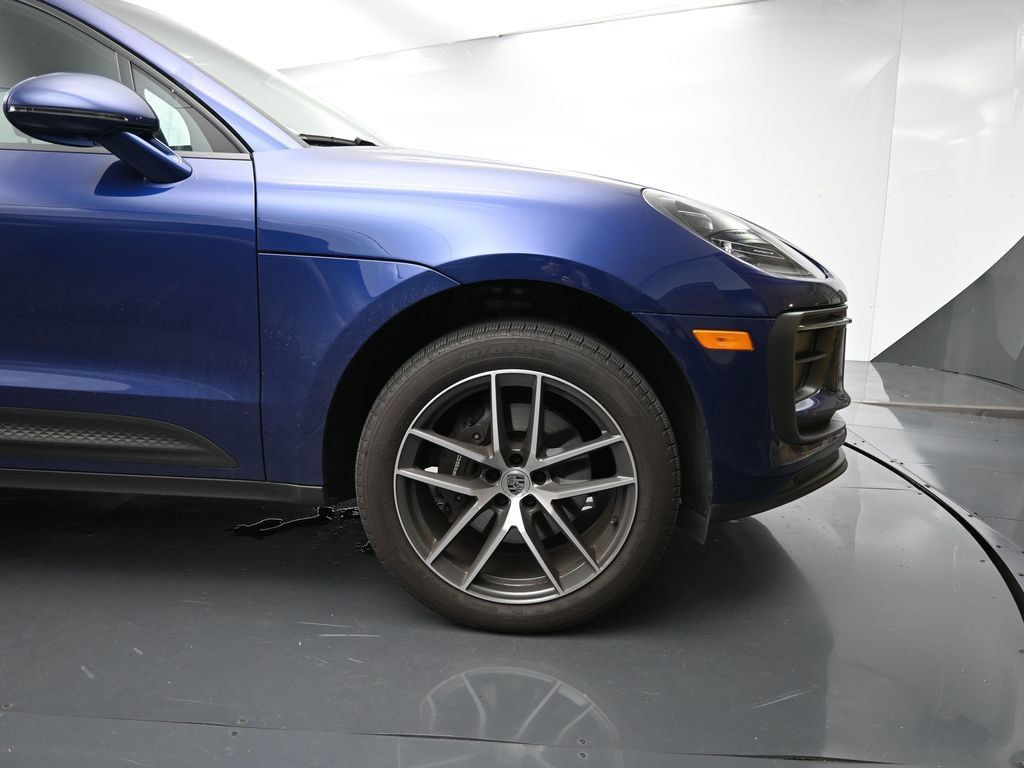 Certified 2024 Porsche Macan AWD/4WD image 21