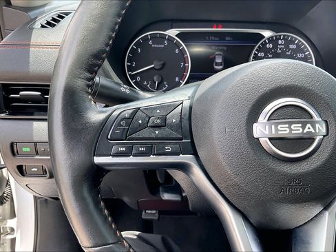 Used 2025 Nissan Sentra SR w/ SR Premium Package FWD image 24