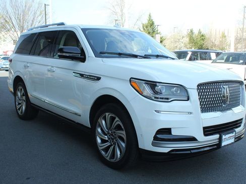Used 2022 Lincoln Navigator Reserve image 10