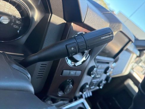 Used 2016 Ford F250 Lariat w/ Lariat Ultimate Package AWD/4WD image 24