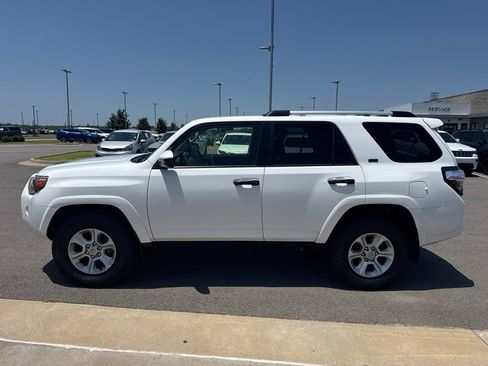 Used 2022 Toyota 4Runner SR5 AWD/4WD image 2