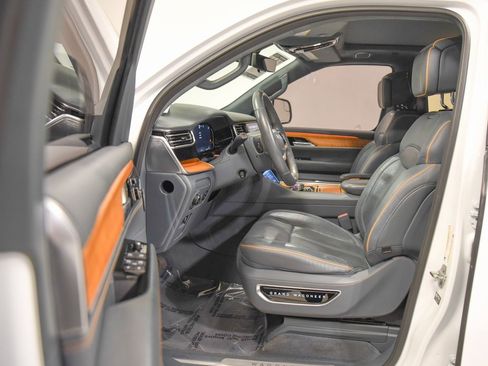 Used 2022 Jeep Grand Wagoneer Series II w/ Premium Group II image 10