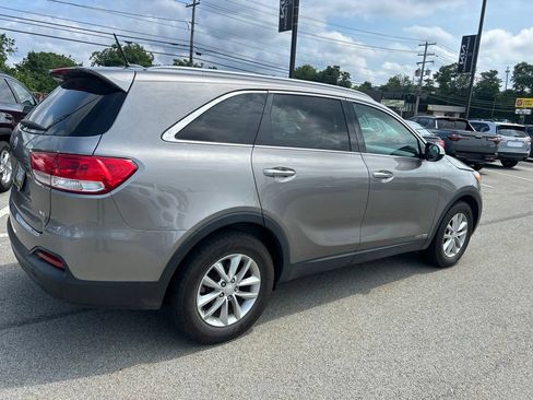 Used 2017 Kia Sorento AWD image 6