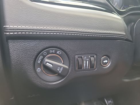 Used 2023 Chrysler 300 C RWD image 34